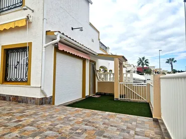 Casa adosada en  Calle Lagunas de Ruidera 73 - Foto 3