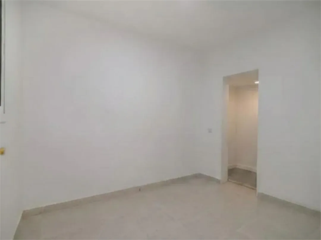 Piso en  Carrer de Rodrigo Caro 40 - Foto 3