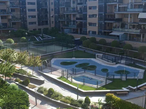 Piso en calle Elvira Lindo, 2