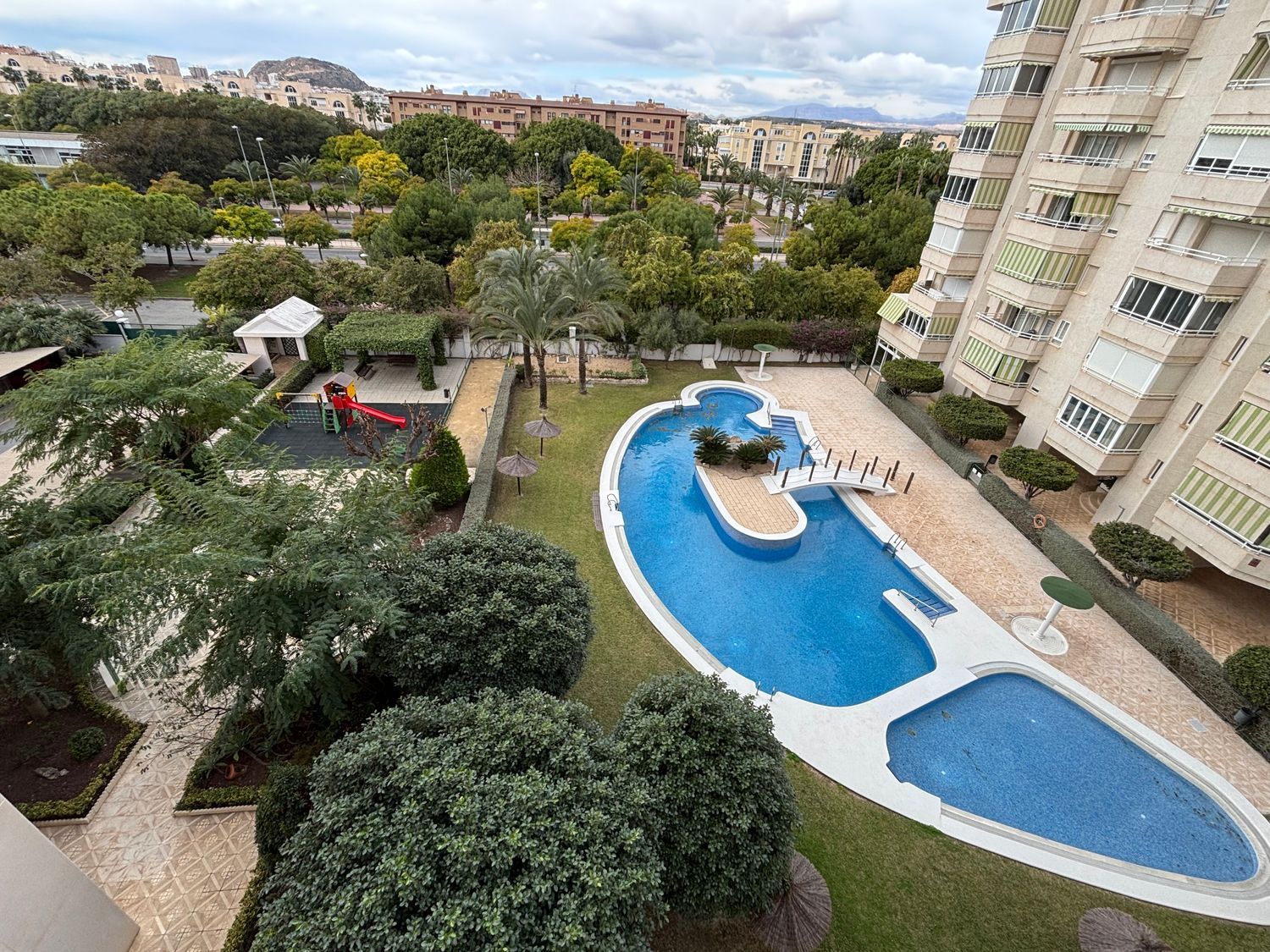 Piso en avenida Países Escandinavos, 21