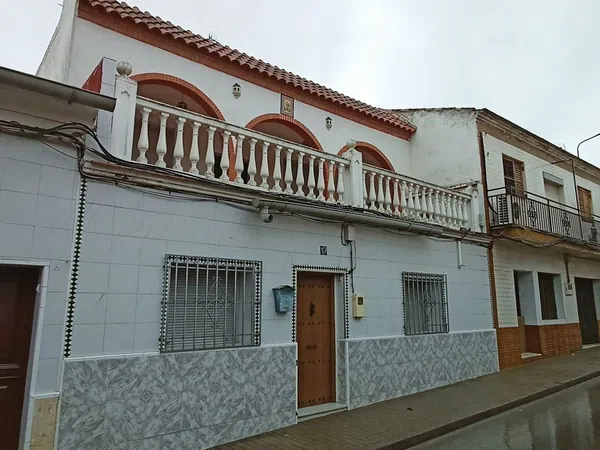 Chalet adosado en Avenida de la Constitucion, 17 - Foto 1