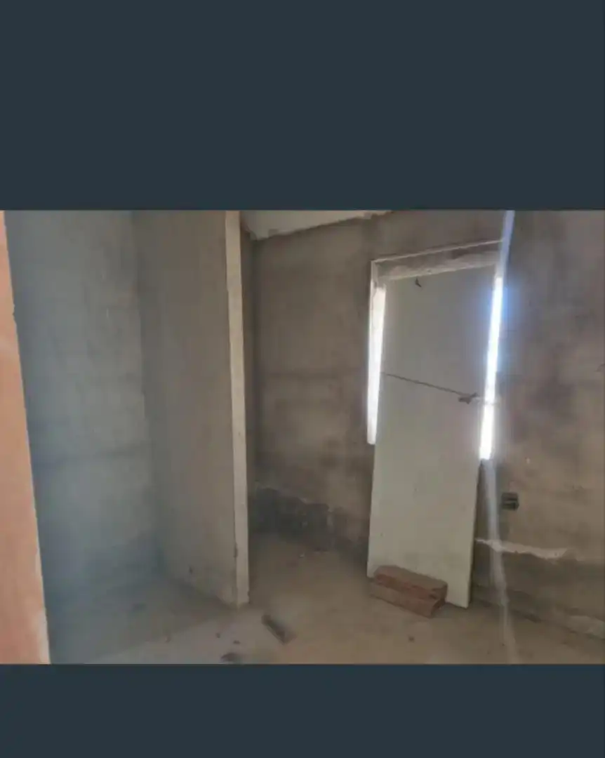 Casa adosada en  Calle Puebla de Alcocer 5 - Foto 5