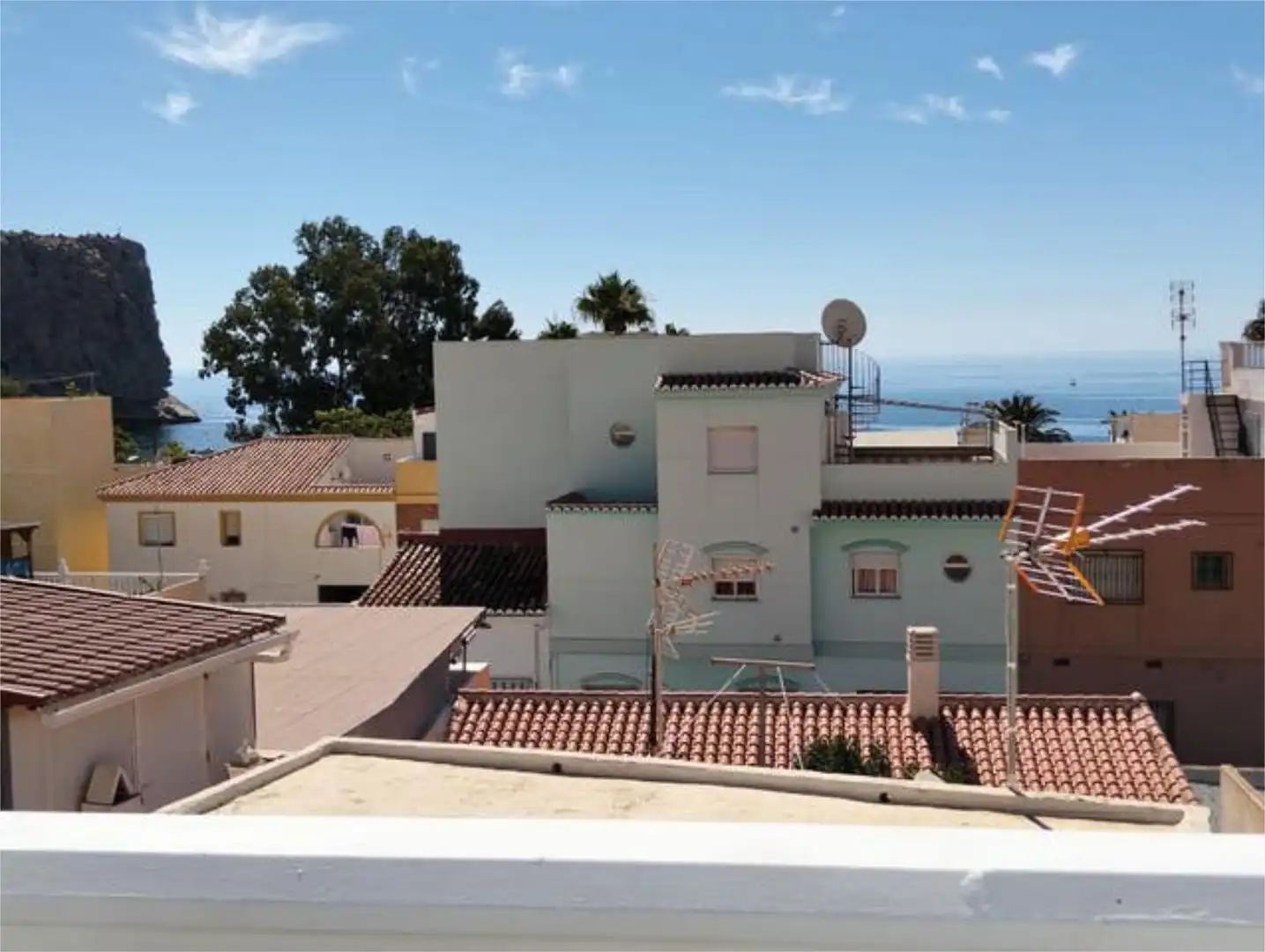 Casa adosada en Calahonda - Foto 4
