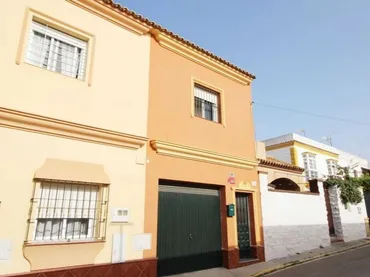 Casa adosada en  Calle Carlos V 27 - Foto 1