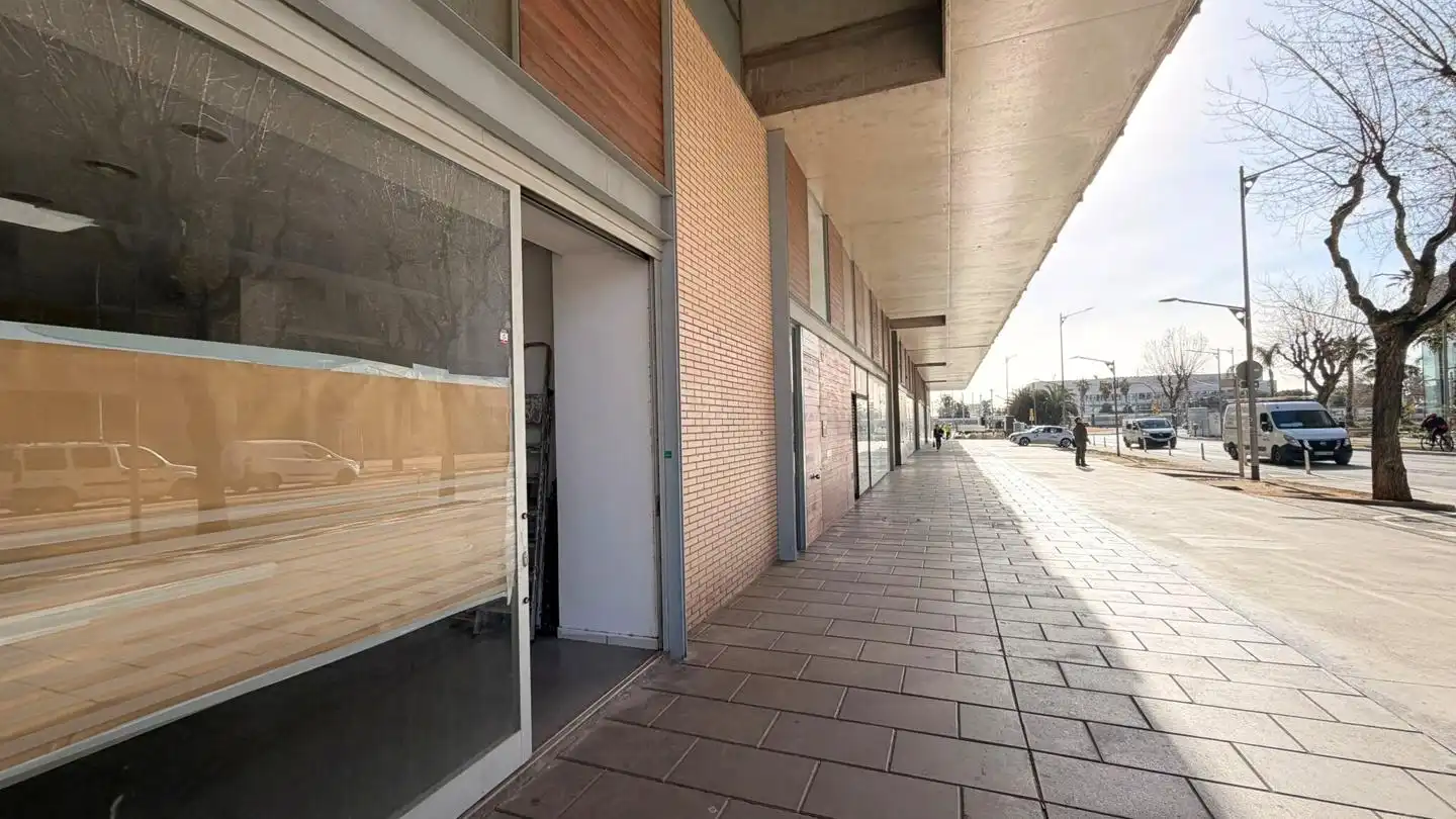 Local comercial en Mataró - Foto 2