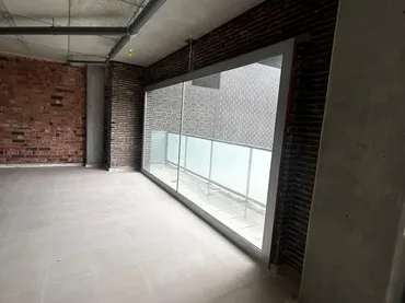 Local comercial en Cornellà de Llobregat - Foto 4