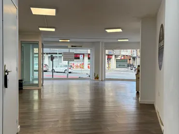Local comercial en  Avinguda de Josep Tarradellas - Foto 1