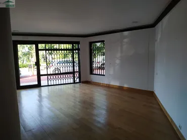 Local comercial en Sant Just Desvern - Foto 1