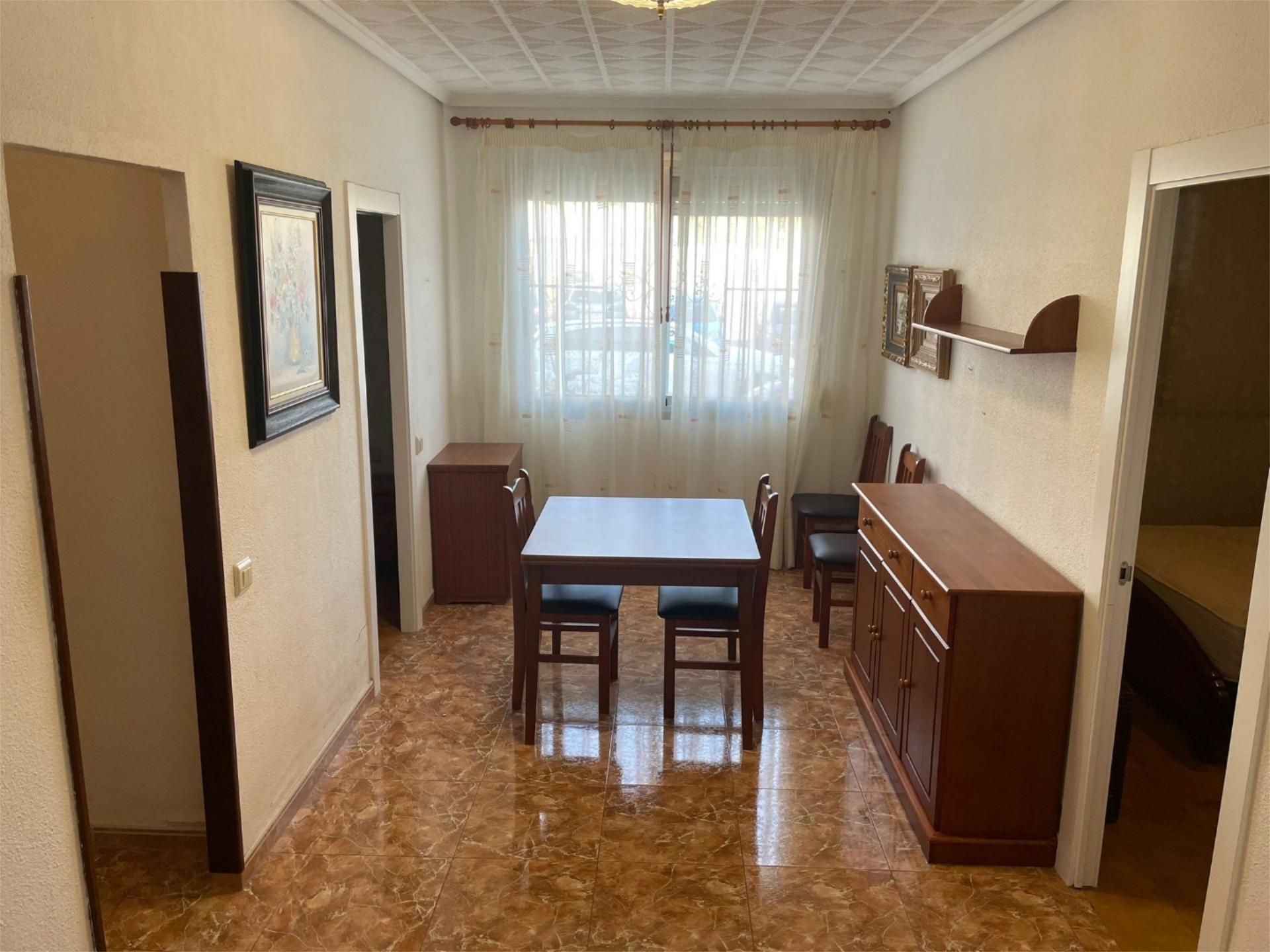 Planta baja en  Carrer de Montanejos 4