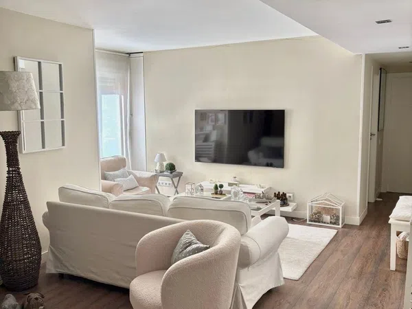 Piso en calle de Isabel Clara Eugenia, 8