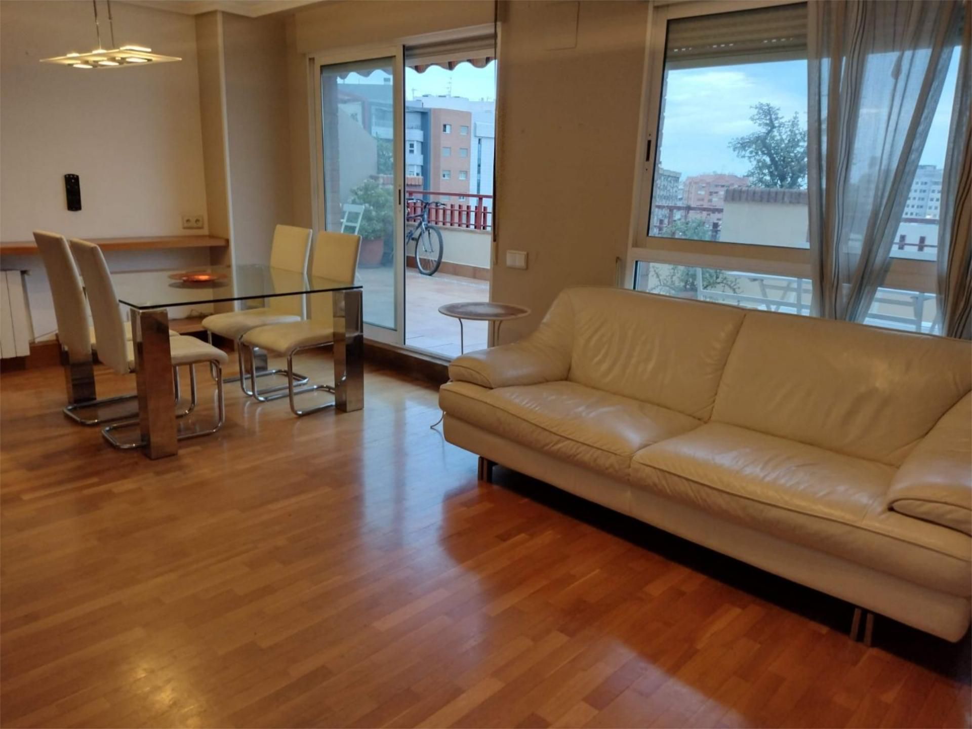 Piso en  Avenida Salamanca 7