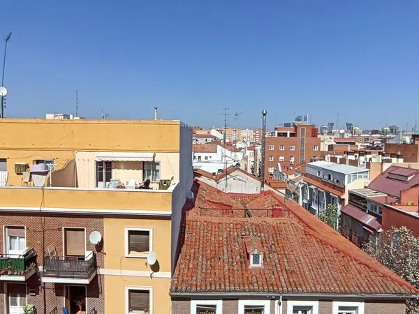 Piso en calle de Raimundo Fernández Villaverde, 17