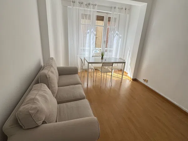 Piso en calle de Laguna de Rins, 4