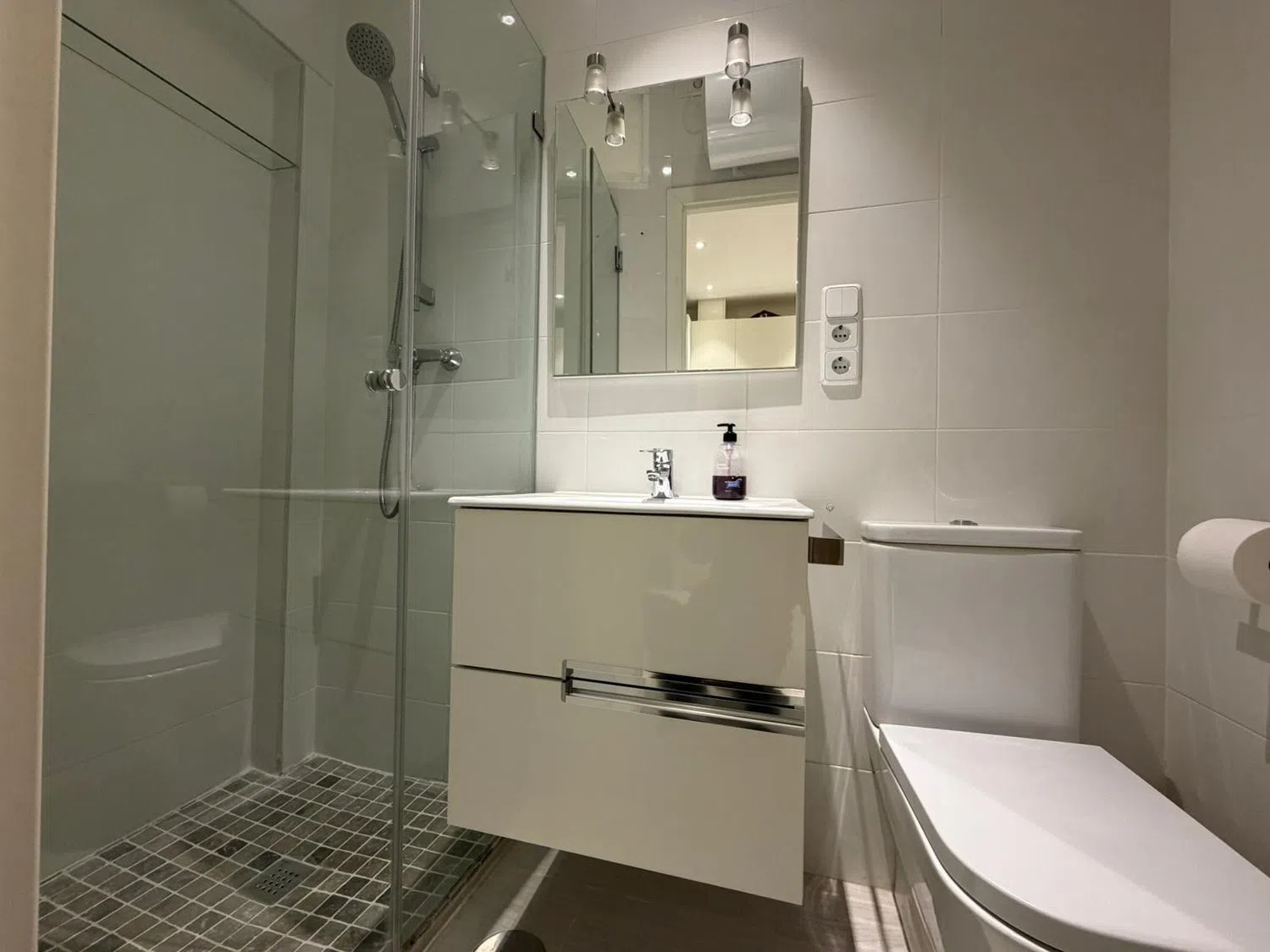 Piso en calle de la Infanta Mercedes, 3 - Foto 13