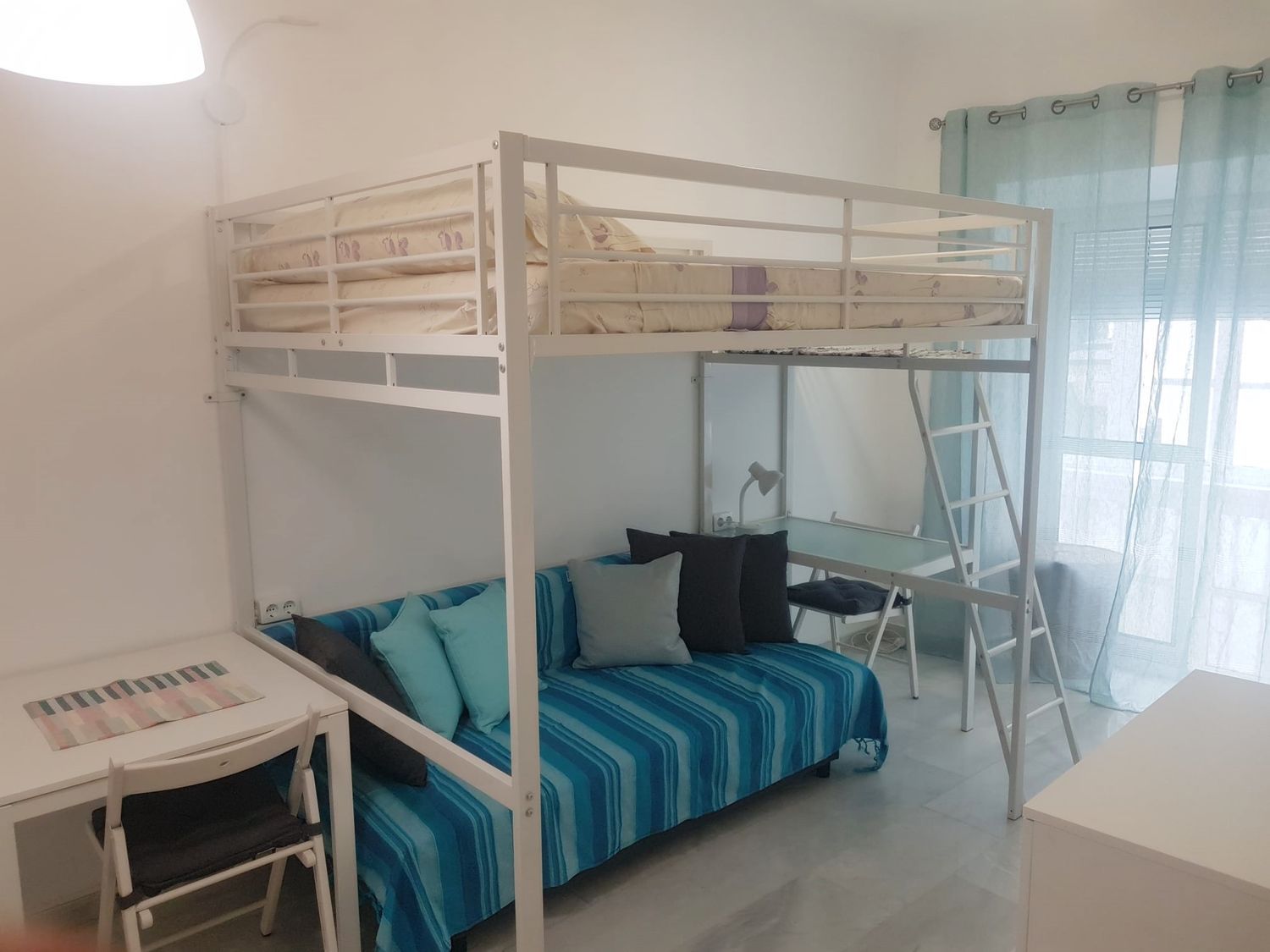 Estudio en calle Martínez Montañés, 9