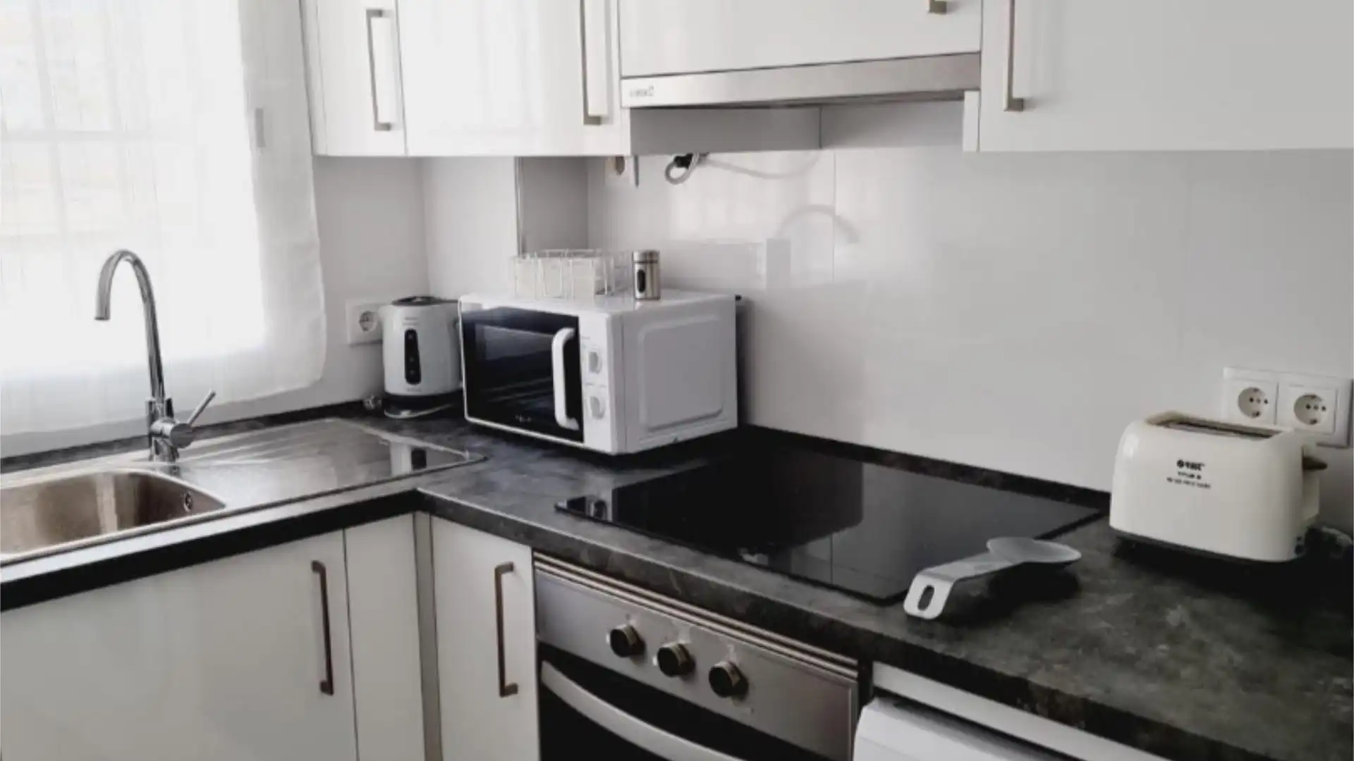 Piso en  Avenida de la Armada Española 18 - Foto 5