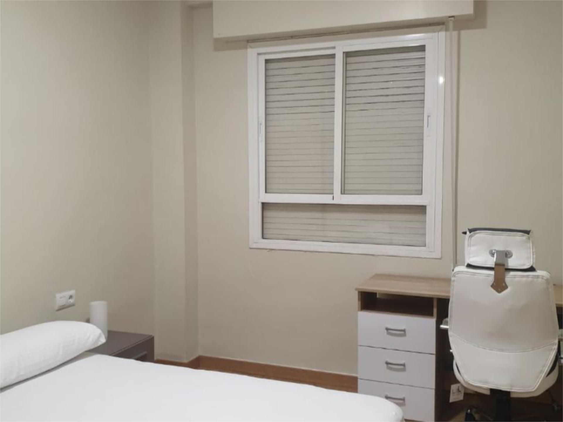 Piso en calle Poeta Vicente Medina 1 - Foto 5