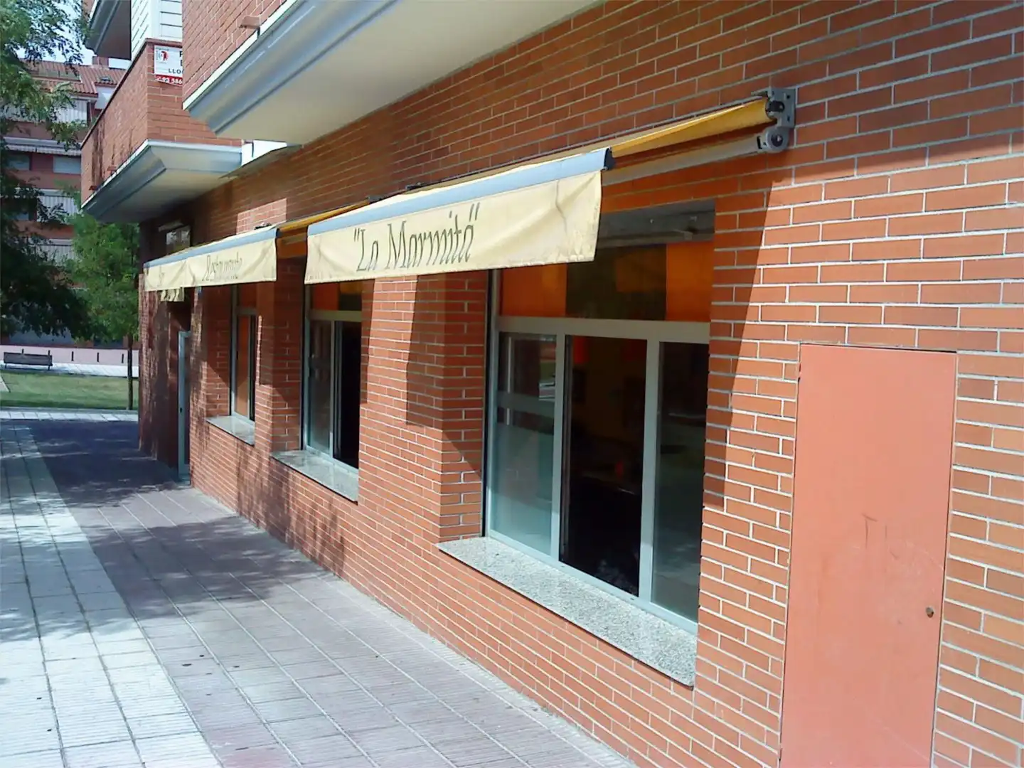 Local comercial en  Carrer Ramon i Cajal 7 - Foto 2