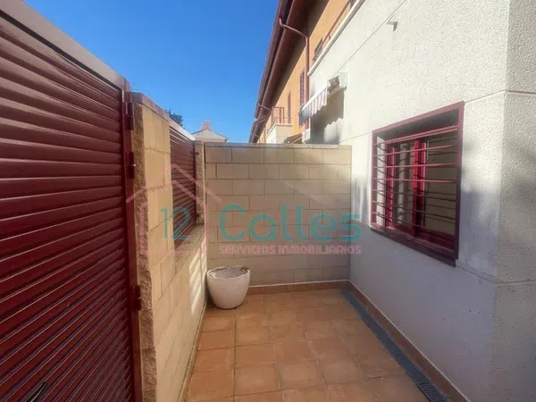 Chalet adosado en Calle Alhambra de Granada s/n, Nuevo Aranjuez-Ciudad de las Artes - Foto 3