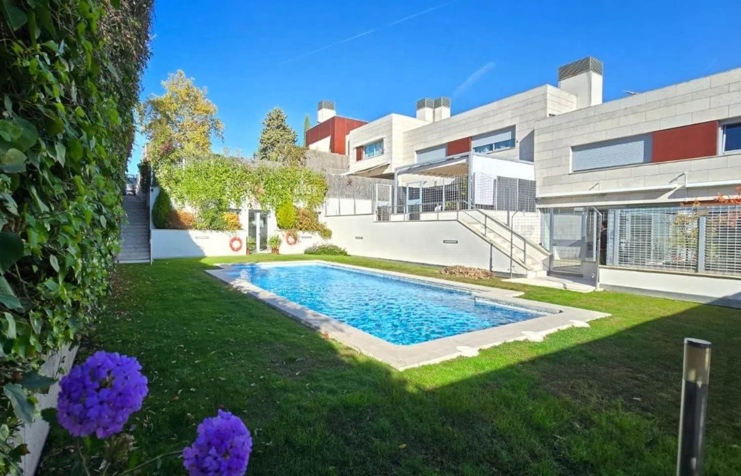 Chalet adosado en calle de la Begonia, 34 - Foto 1