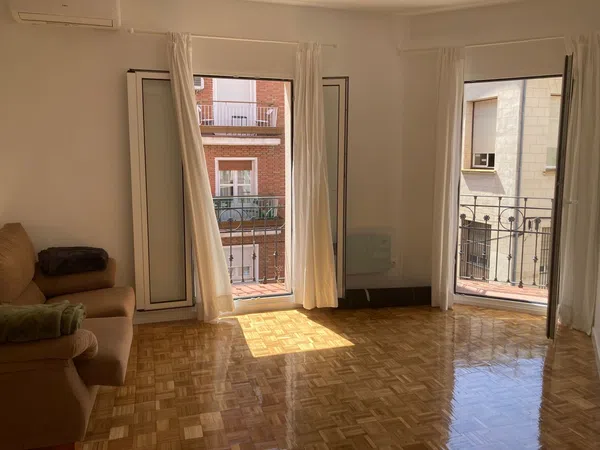 Piso en calle de Antillón, 5