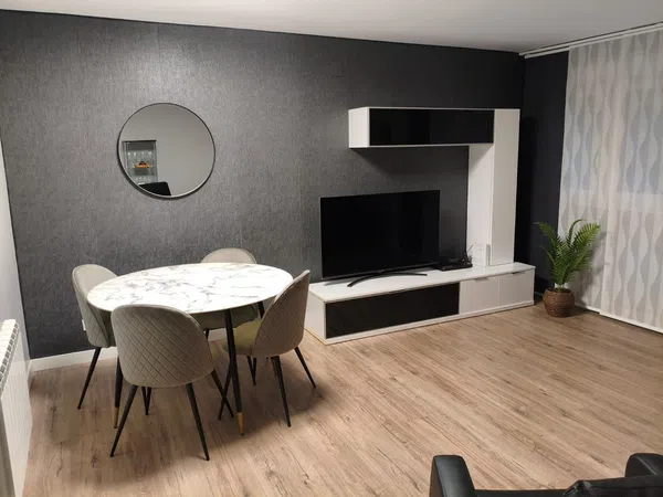 Piso en plaza Santiago de Compostela, 2