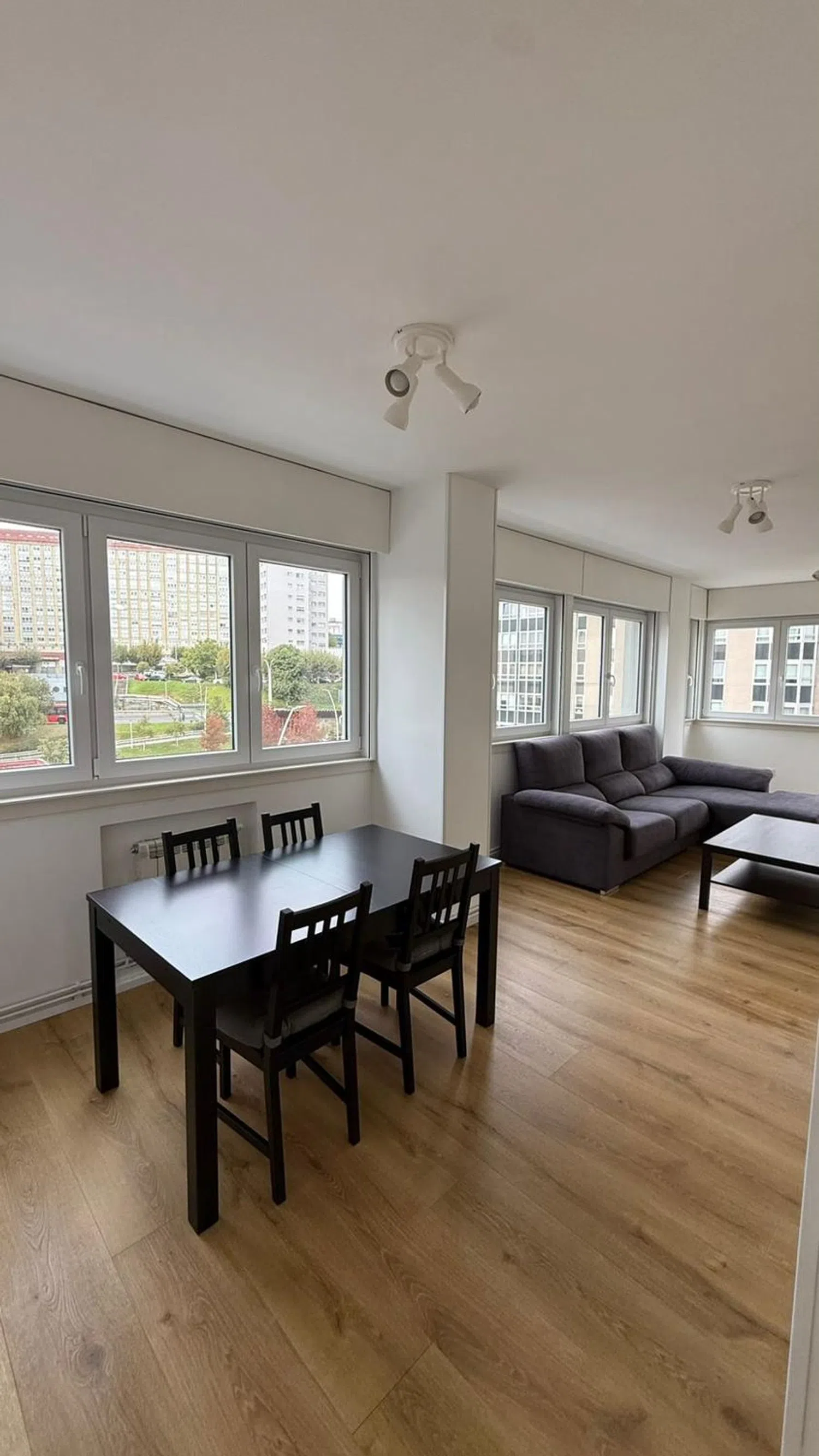 Piso en calle Álvaro Cunqueiro, 3 - Foto 1