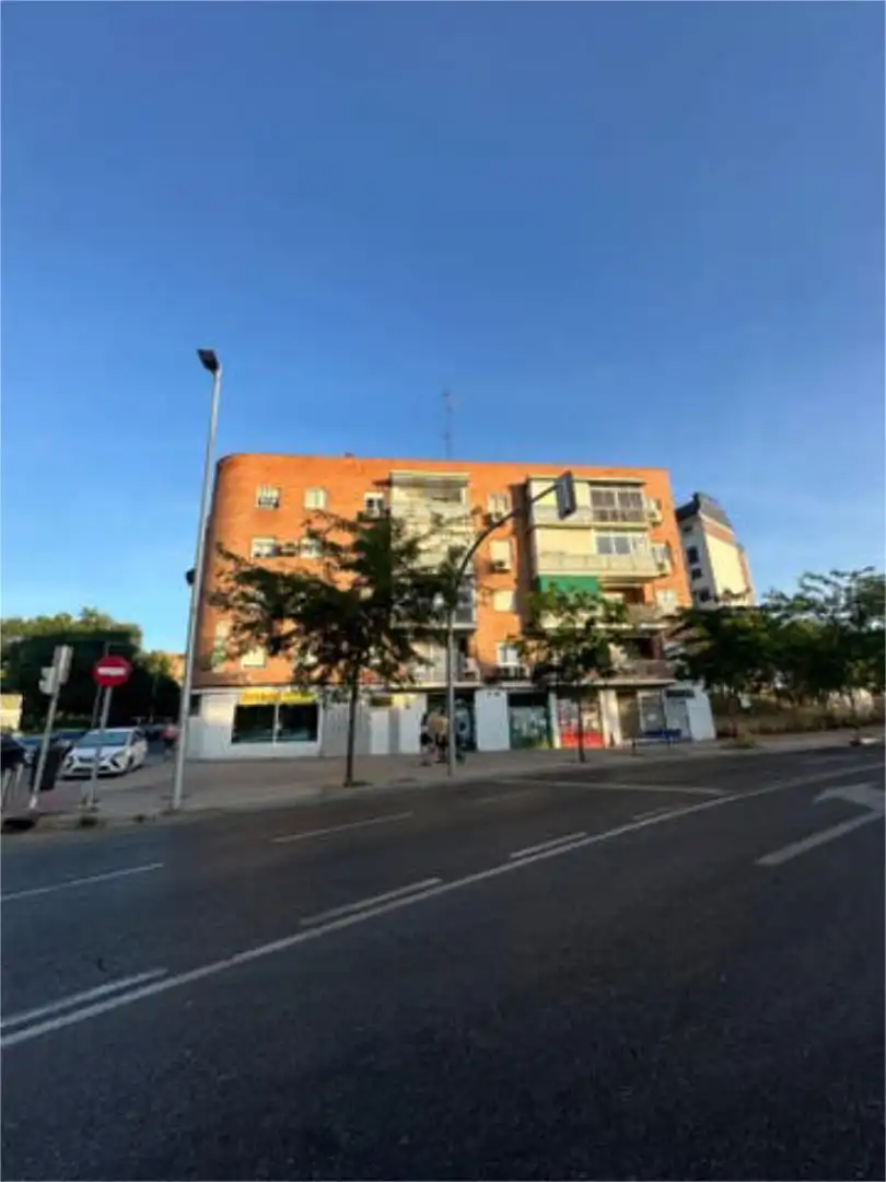 Local comercial en Tetuan - Foto 4