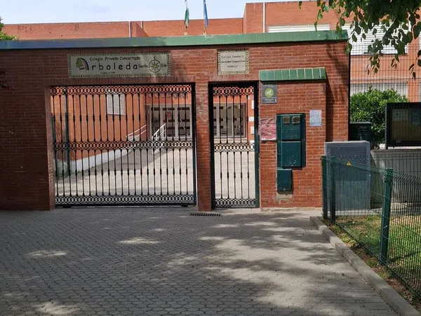 Chalet adosado en Avenida de las Ciencias - Foto 4