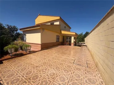 Casa adosada en carretera general Huelva - Foto 1