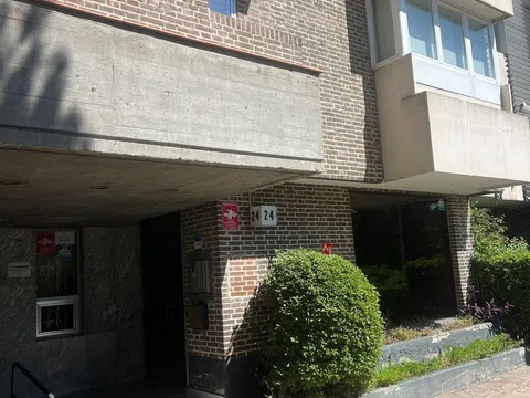 Piso en calle de Sirio, 24