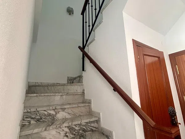 Chalet adosado en Urb. el capricho Barrio Alcolea - Foto 4