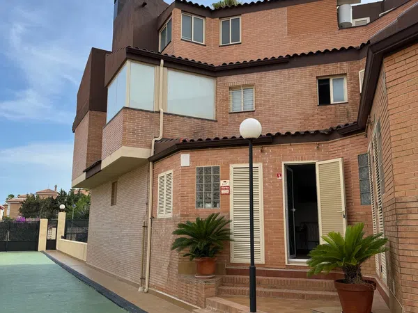 Casa independiente en camino del Faro, 18