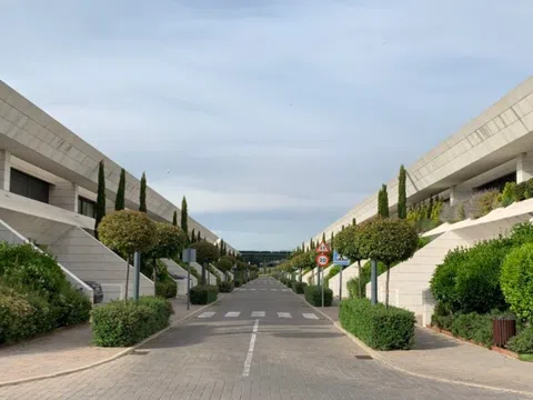 Chalet adosado en paseo de los Lagos, 2