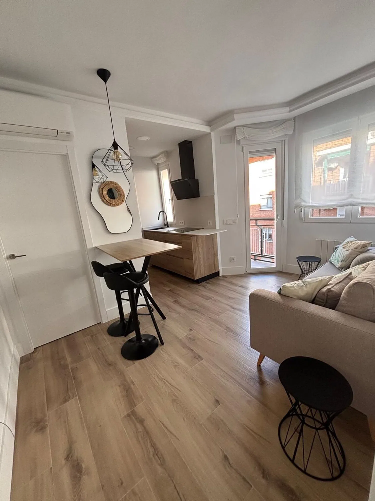 Piso en calle de Juan Bautista de Toledo, 28 - Foto 1