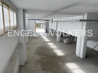 Nave Industrial en Sant Joan Despí - Foto 1