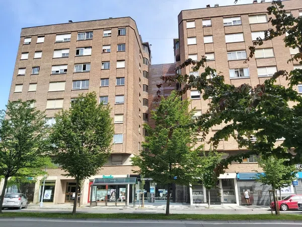 Piso en calle Esquíroz, 31