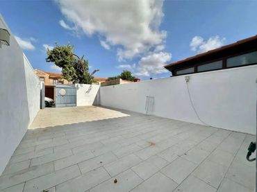 Casa adosada en  Calle Playa de la Caleta 2 - Foto 1