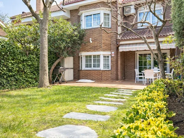 Chalet adosado en Urb. nuevo gales Barrio Monte Rozas - Foto 1