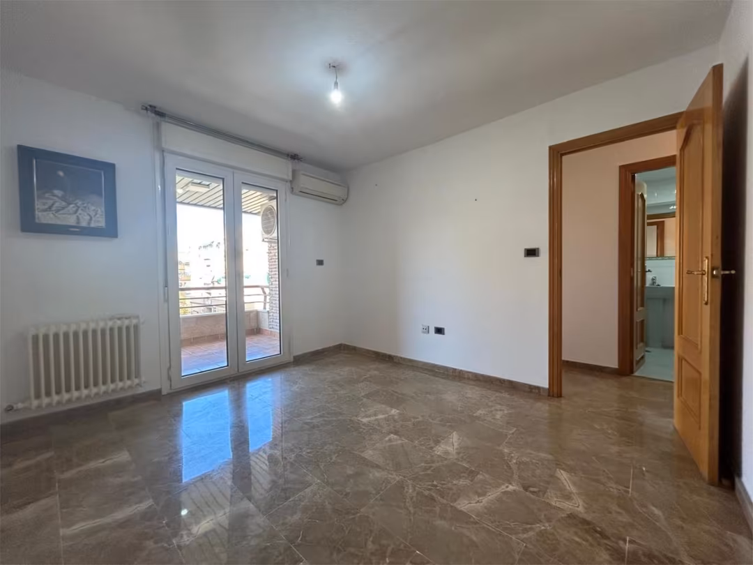 Piso en  Calle Pintor Manuel Maldonado 25 - Foto 9