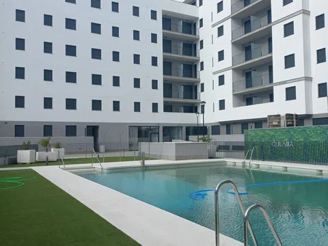 Piso en avenida de las Ciencias, 1