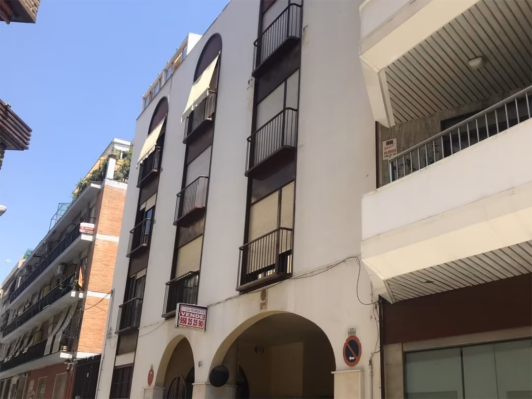 Piso en  Calle Estepona 6