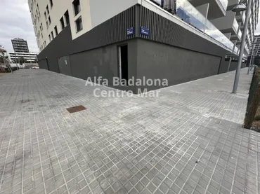 Local comercial en Badalona - Foto 3