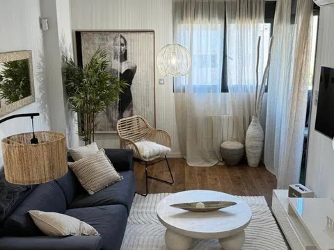 Piso en avenida de la Ilustración, 103