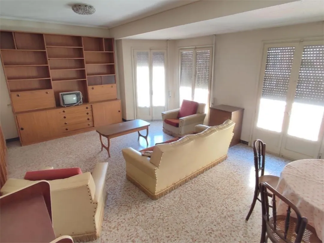 Piso en  Plaça del Bisbe Siuri 5