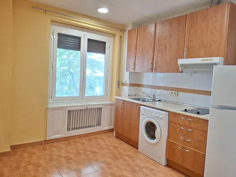 Estudio en Reina Mercedes, 60