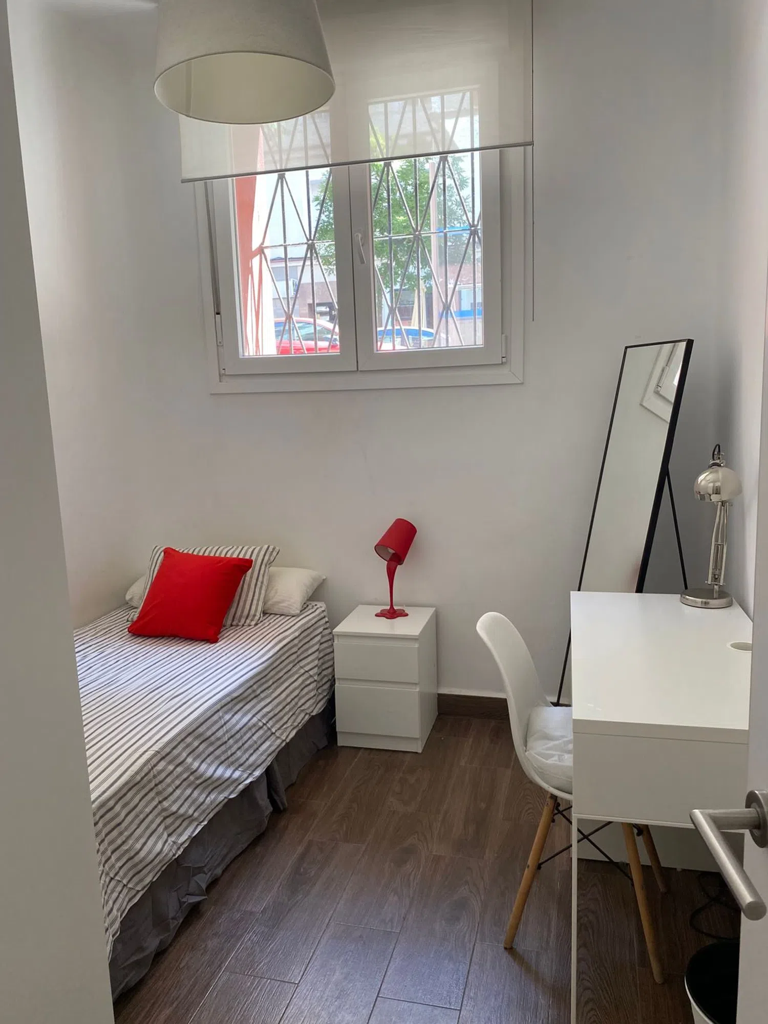 Piso en calle de Guzmán el Bueno, 65 - Foto 1
