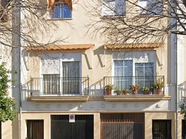 Chalet adosado en Avenida de la Igualdad, 1 - Foto 1