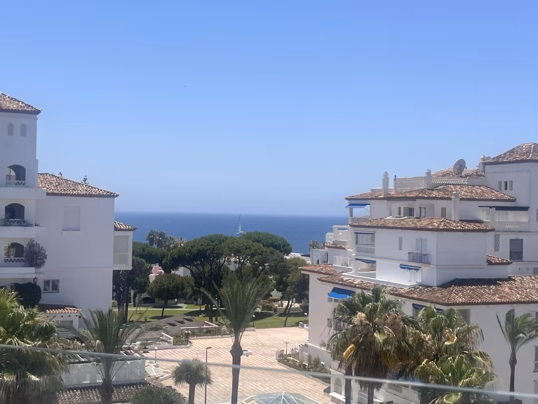 Piso en  Avenida Playas del Duque 1A - Foto 3