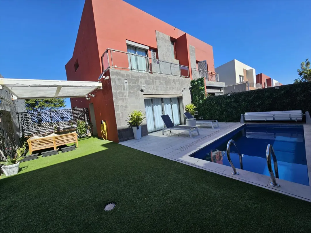 Casa adosada en  Calle Francisco de La Torre 31 - Foto 2